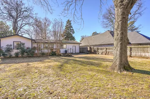1021 E 33rd Pl, Tulsa, OK 74105 photo 3