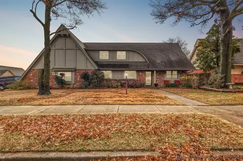 7824 E 53rd St, Tulsa, OK 74145 photo 1