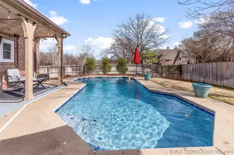 Exterior - 9152 E 103rd St, Tulsa, OK 74133 photo 9 of 10