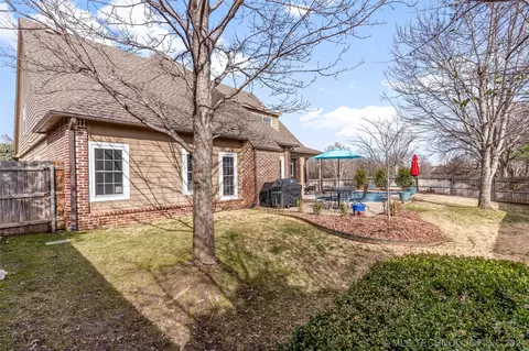 Exterior - 9152 E 103rd St, Tulsa, OK 74133 photo 10 of 10
