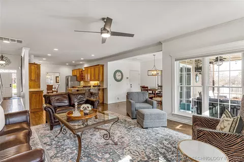 Living - 9152 E 103rd St, Tulsa, OK 74133 photo 6 of 7