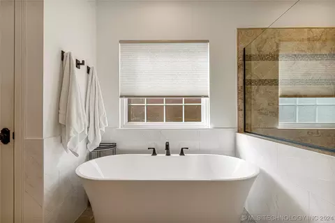 Bath - 9152 E 103rd St, Tulsa, OK 74133 photo 2 of 8