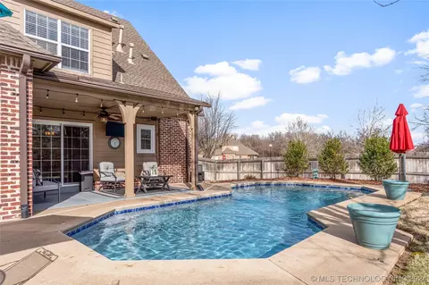 Exterior - 9152 E 103rd St, Tulsa, OK 74133 photo 8 of 10