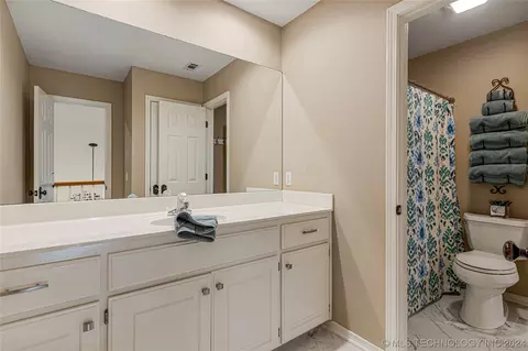 Bath - 9152 E 103rd St, Tulsa, OK 74133 photo 7 of 8