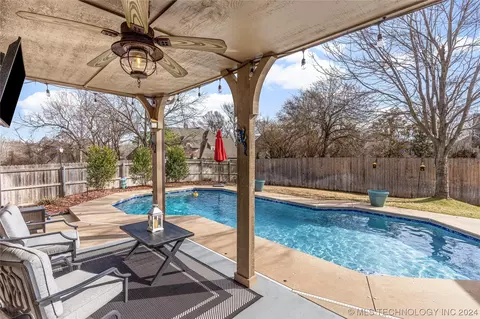 Exterior - 9152 E 103rd St, Tulsa, OK 74133 photo 6 of 10