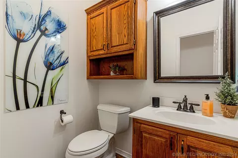 Bath - 9152 E 103rd St, Tulsa, OK 74133 photo 8 of 8