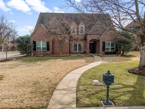 Exterior - 9152 E 103rd St, Tulsa, OK 74133 photo 2 of 10