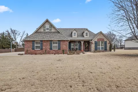4 Woodcreek Ln, Pryor, OK 74361