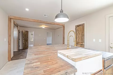 Kitchen - 20976 S 38th St S, Broken Arrow, OK 74014 photo 5 of 5