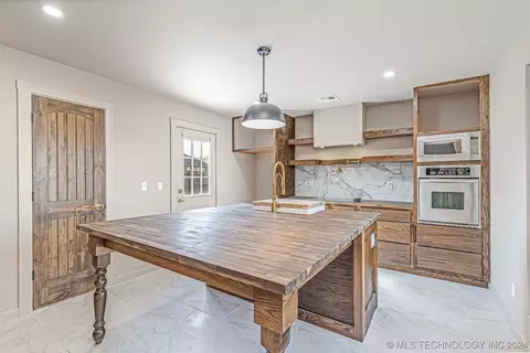 Dining - 20976 S 38th St S, Broken Arrow, OK 74014 photo 1 of 1
