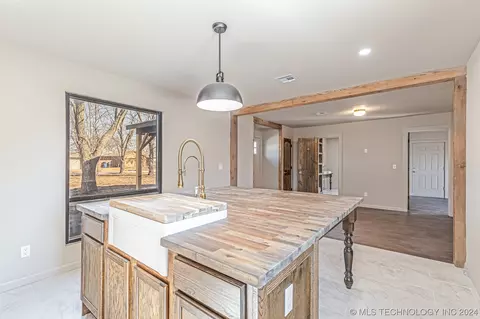 Kitchen - 20976 S 38th St S, Broken Arrow, OK 74014 photo 4 of 5