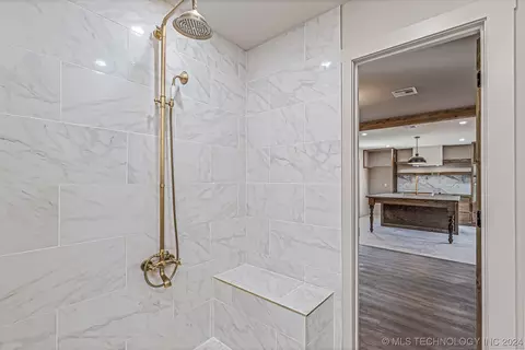 Bath - 20976 S 38th St S, Broken Arrow, OK 74014 photo 3 of 5