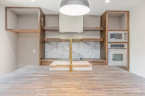Kitchen - 20976 S 38th St S, Broken Arrow, OK 74014 photo 2 of 5