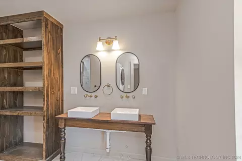 Bath - 20976 S 38th St S, Broken Arrow, OK 74014 photo 1 of 5