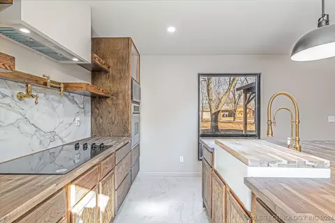Kitchen - 20976 S 38th St S, Broken Arrow, OK 74014 photo 3 of 5