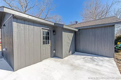 Exterior - 20976 S 38th St S, Broken Arrow, OK 74014 photo 3 of 5