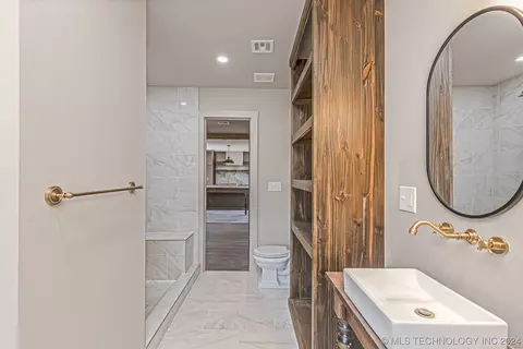 Bath - 20976 S 38th St S, Broken Arrow, OK 74014 photo 2 of 5
