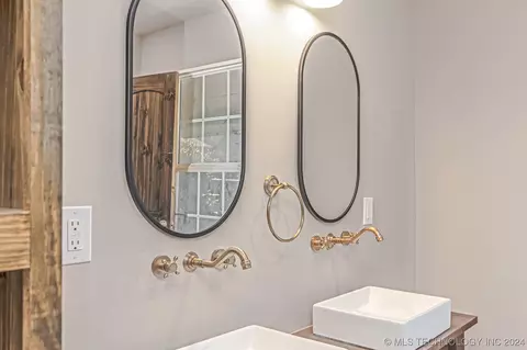 Bath - 20976 S 38th St S, Broken Arrow, OK 74014 photo 5 of 5