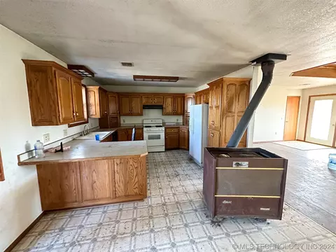 439204 E County Road 40, Welch, OK 74369 photo 4