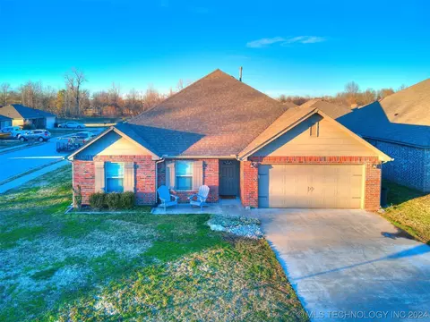 28015 E 149th Pl S, Coweta, OK 74429
