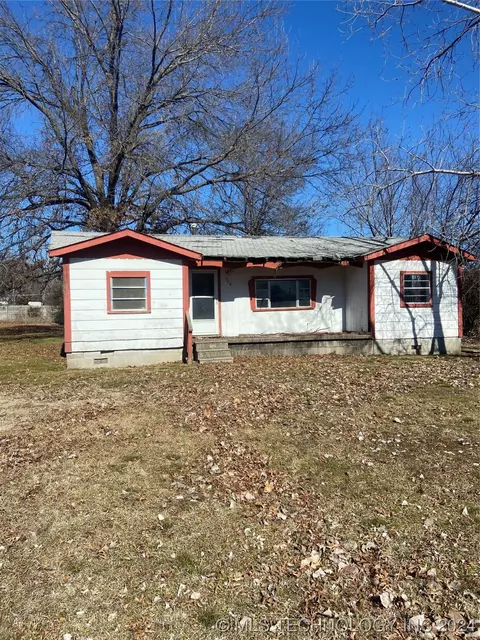 904 NW 3rd St, Wagoner, OK 74467 photo 1