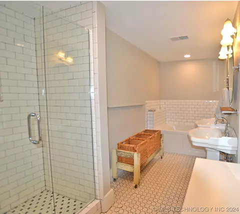 2312 E 5th Pl, Tulsa, OK 74104 photo 13