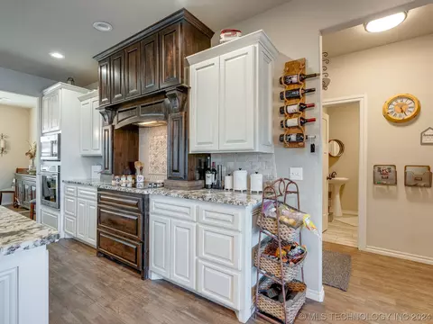 Kitchen - 100 Maverick Rd W, Ada, OK 74820 photo 3 of 6