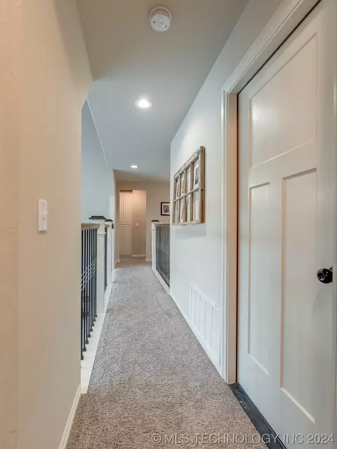 Entry Way - 100 Maverick Rd W, Ada, OK 74820 photo 4 of 4