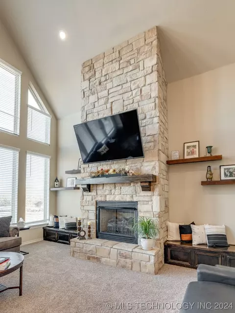 Living - 100 Maverick Rd W, Ada, OK 74820 photo 4 of 5