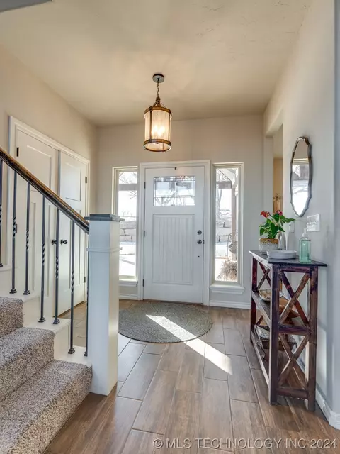Entry Way - 100 Maverick Rd W, Ada, OK 74820 photo 1 of 4