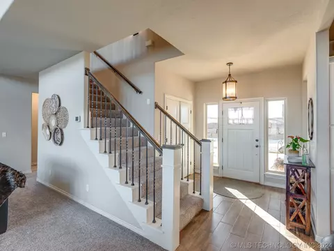 Entry Way - 100 Maverick Rd W, Ada, OK 74820 photo 2 of 4