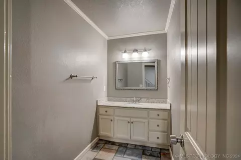 Bath - 7331 E 61st Pl, Tulsa, OK 74133 photo 1 of 4