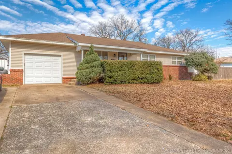 317 SE 12th St, Pryor, OK 74361