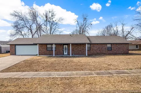 1604 Hawthorne Ct, Pryor, OK 74361