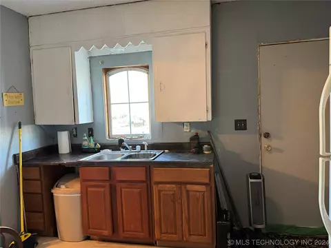 1201 E 6th St, Okmulgee, OK 74447 photo 4