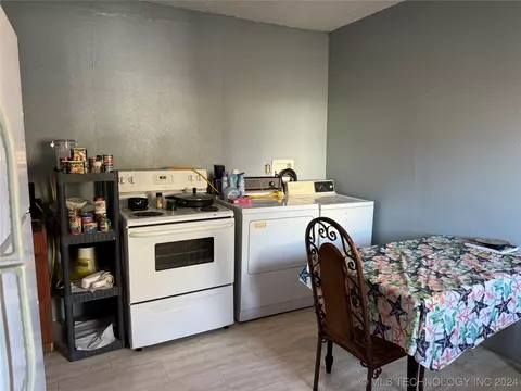 1201 E 6th St, Okmulgee, OK 74447 photo 3