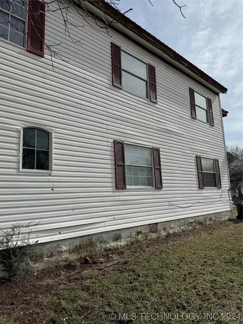 1201 E 6th St, Okmulgee, OK 74447 photo 9