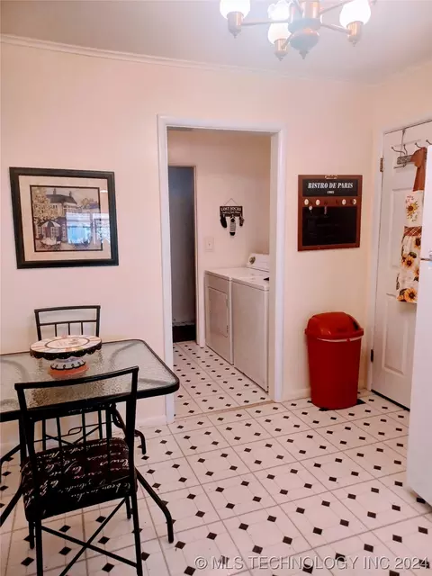 1541 E 60th Pl, Tulsa, OK 74105 photo 8
