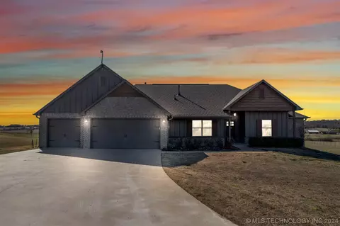 10140 Cowboy Ridge Dr, Coweta, OK 74429