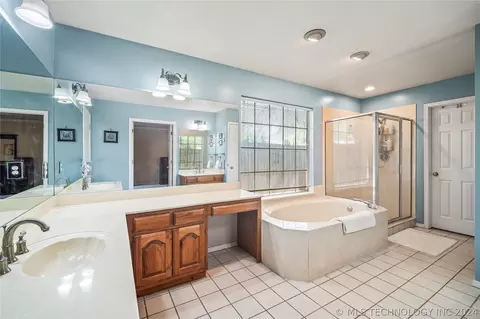 Bath - 3209 E 84th St, Tulsa, OK 74137 photo 2 of 5
