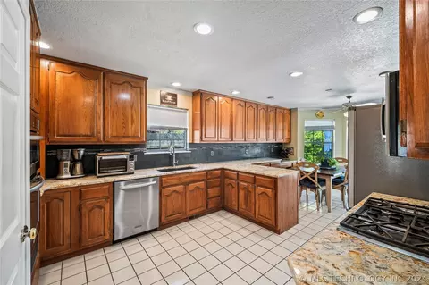 Kitchen - 3209 E 84th St, Tulsa, OK 74137 photo 2 of 7