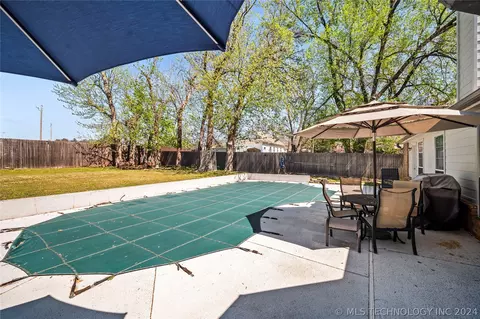 Exterior - 3209 E 84th St, Tulsa, OK 74137 photo 4 of 8