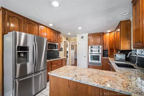 Kitchen - 3209 E 84th St, Tulsa, OK 74137 photo 1 of 7