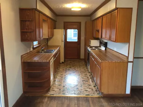 104 Bryan St, Pryor, OK 74361 photo 3