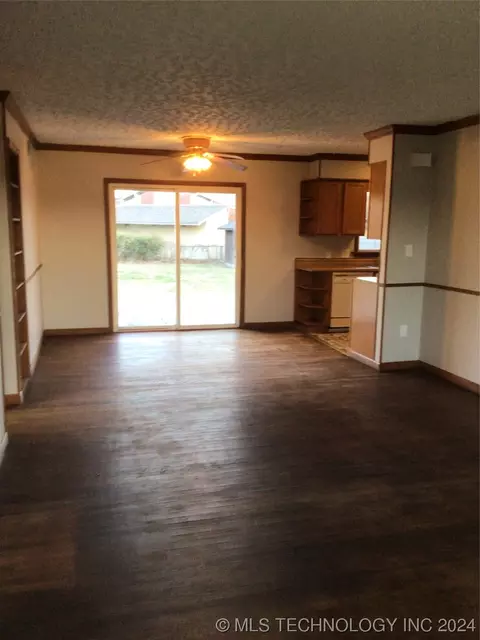 104 Bryan St, Pryor, OK 74361 photo 2
