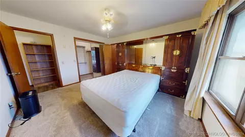 Bedroom - 6380 Lowe Lake Rd, Davis, OK 73030 photo 3 of 3