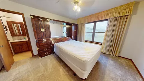 Bedroom - 6380 Lowe Lake Rd, Davis, OK 73030 photo 2 of 3