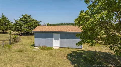 Exterior - 6380 Lowe Lake Rd, Davis, OK 73030 photo 1 of 6
