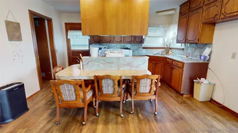 Dining - 6380 Lowe Lake Rd, Davis, OK 73030 photo 1 of 2