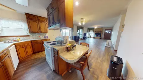 Kitchen - 6380 Lowe Lake Rd, Davis, OK 73030 photo 3 of 3